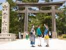 【出雲大社】宿から徒歩8分。木造鳥居の「勢溜」をくぐるとそこから神聖なる空間へ誘われます。