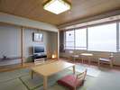 「和室8畳」お部屋からは全室琵琶湖が見えます。