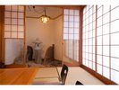 純和風の広々空間/母家1階【さくら】8畳+8畳の2間 お部屋で楽しめる庭園風景