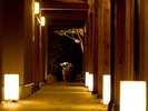 離れ草庵に続く回廊