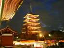 ライトアップされた浅草寺(五重塔)