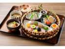 夜のお料理(夕膳)天ぷらや和牛ステーキの追加も承ります。