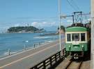 湘南の風物詩♪ 江ノ電と江ノ島