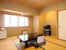 ほど良い広さの和室8畳のお部屋は小さなお子様連れでも安心