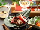 甘くて柔らかいリンゴで育った信州牛を『朴葉焼き(ほおばやき)』に!特製の合わせ味噌で召し上がれ!