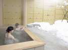 露天風呂 男女大浴場外にあります。冬は庭の雪が情緒をかもし出します。