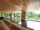 川の湯「内湯」 ※天気により全ての窓がオープンとなり半露天として自然をご満喫いただけます,