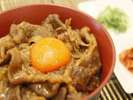 ◇牛カルビ丼◇朝からスタミナ満点!トッピングは「龍のたまご」がおすすめです。※写真はイメージです。