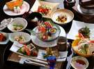 お食事処「苔庵」にていただく和食会席膳。目で舌で心ゆくまでお楽しみください(写真はイメージです)。