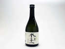 華やかな香りとすっきりとした飲み口の『 大吟醸 登喜一(500ml)』を1部屋に1本付。
