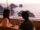 海を眺めながら寛ぐ「感動のひと時」幅40mのガラスのラウンジにて ※お飲み物は有料