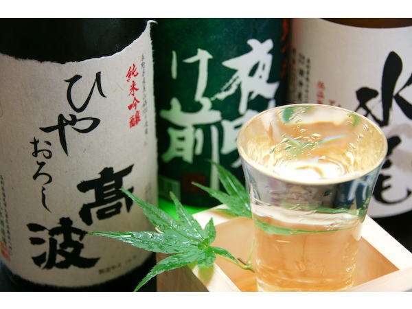 信州の地酒を利き酒で楽しめます