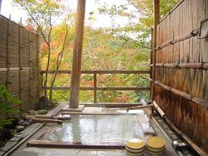 栃木の紅葉スポット近くの温泉宿・紅葉露天のある宿県　渓雲閣