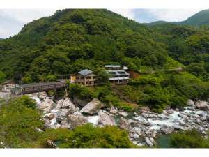 生命の河「仁淀ブルー」仁淀川上流域にある温泉宿泊施設。