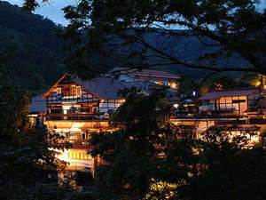 日本一の巨石・巨木露天の宿　　白壁荘：写真