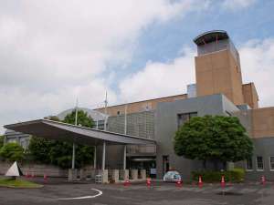 駐車場側からみた建物