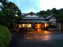 <b>湯河原温泉</b> 旬菜会席と日本最大級貸切露天風呂 阿しか里