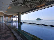 *大浴場/竹島の絶景を眺めながら、温かい湯船に浸かる贅沢なひと時。