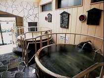 珍しい地元の酒樽を使ったお風呂。(大正浪漫 酒樽風呂)