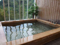 *香り漂う「檜風呂」は無料で貸切利用が出来ます。