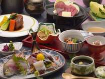 スタンダードな夕食の一例。地魚中心の盛込みでご提供致します。(一例)