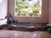 女湯(かけ流しの天然温泉)