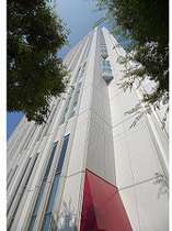 横須賀の中心に建つ20階建てのホテルです。