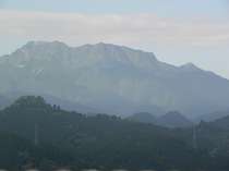 駅側客室から見える西日本最高峰の石鎚山（夏）