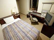 セミダブルルーム客室画像　■ベッド幅120cm　オリジナル快眠枕「チョイスピロー」を全室設置