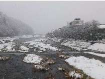 三朝川と清流荘…雪化粧でのコラボ♪