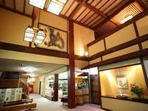 館内ロビーの様子。居心地の良い空間はここから始まる