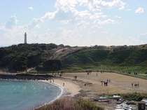 爪木崎灯台と海岸
