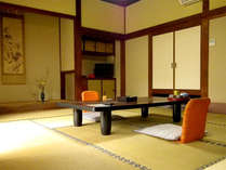 ■和室一例■どのお部屋からも庭園がご覧いただけます。ゆっくり時間が流れるひと時をお愉しみ下さい。