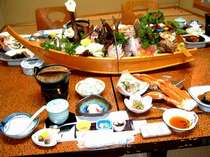 セット例。伊勢えびもつけたら、更に豪華。写真の舟盛りは4名様用の特大舟盛り。