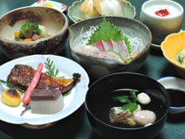 *【夕食一例】山菜をはじめ、季節感を大切にしたお料理の数々