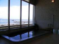 海が広がる展望風呂（女湯）大きな窓で開放感は抜群です！海を眺めながら湯ったり～
