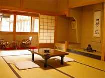 １０畳のゆったりとした和室です。観光で疲れた身体をお休めください。