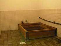 家族風呂。古い施設でご不便をおかけいたします。ご理解いただければ幸いです。