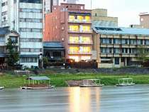 筑後川からの旅館風景