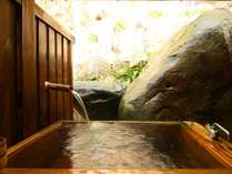 離れ【和室10畳+半露天風呂付】源泉掛け流しのお湯を愉しめます。