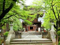 恵林寺の敷地内には整備された日本庭園が広がっています。
