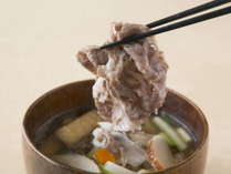 肉の横綱「伊賀牛」とたっぷり野菜で仕上げた地元名物の牛汁。ぜひお召し上がりください。