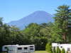 ホテル客室からの富士山とトレーラーハウス