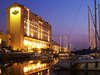ホテルは琵琶湖に囲まれた立地♪　夕暮れにはライトアップされたホテルをご覧いただけます☆