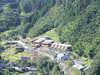 【外観】静かな川沿いの温泉宿