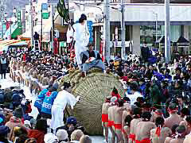 坂下初市 奇祭「日本一の大俵引き」
