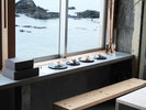 【本館レストラン】海の見える開放的な空間でお食事いただけます。