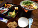 【ご夕食例】おまかせ和定食をお部屋にご用意いたします