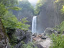 *【周辺/苗名滝】日本の滝百選にも選ばれている苗名滝では迫力満点の水しぶきを見ることができます。