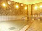 活性石人工温泉大浴場（深夜2時まで朝は5時から10時まで）ご宿泊中は、何度でもご利用いただけます。